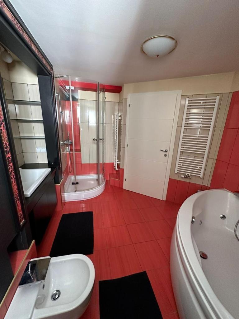 Jacuzzi Apartment - Center Загреб Экстерьер фото